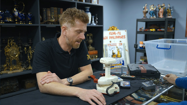 Alexandru Dedu în episodul Retro Gadgets din Vânătorii de comori: România — sport, tehnologie retro și obiecte cu povești Alexandru Dedu în episodul Retro Gadgets din Vânătorii de comori: România — sport, tehnologie retro și obiecte cu povești