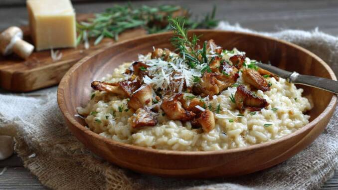 Risotto fin și cremos cu ciuperci și parmezan: instrucțiuni pas cu pas pentru o textură ideală