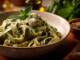 Tagliatelle cu sos pesto de busuioc și parmezan: rețetă simplă și cremoasă pentru 4 porții