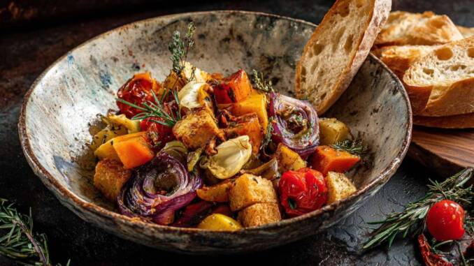 Tocană țărănească de legume cu plante aromatice și pâine crocantă Tocană țărănească de legume cu plante aromatice și pâine crocantă
