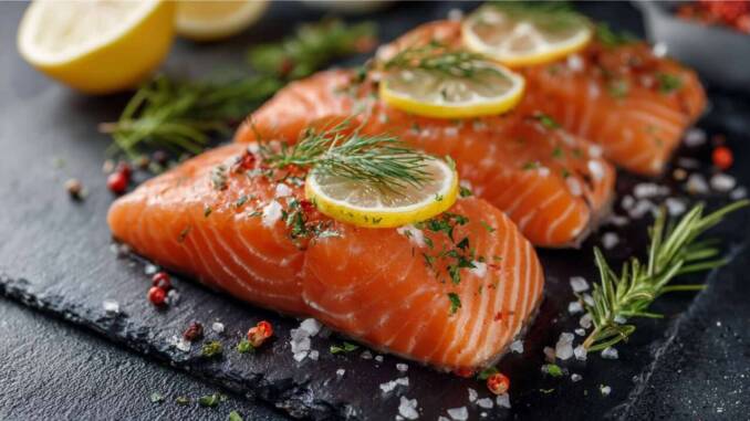 File de somon cu lămâie și ierburi aromate – rețetă ușoară pentru somon fraged și suculent