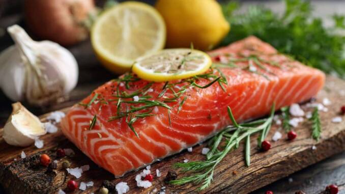 Filet de somon cu lămâie și ierburi aromatice, rețetă rapidă și ușor de preparat