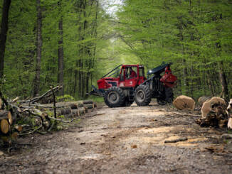 Industrie românească durabilă: Holcim, prin ECOPlanet PLUS, și IRUM modernizează producția de ciment și utilajele forestiere