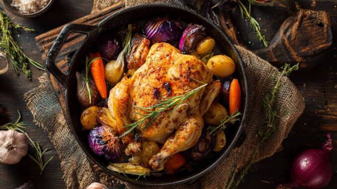 Tocană țărănească de pui cu legume proaspete din grădină — rețetă ușoară și savuroasă