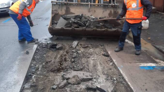 Sectorul 5 încheie realizarea unei rampe pentru pubele pe strada Tunsu Petre și efectuează reparații pe Sirenelor