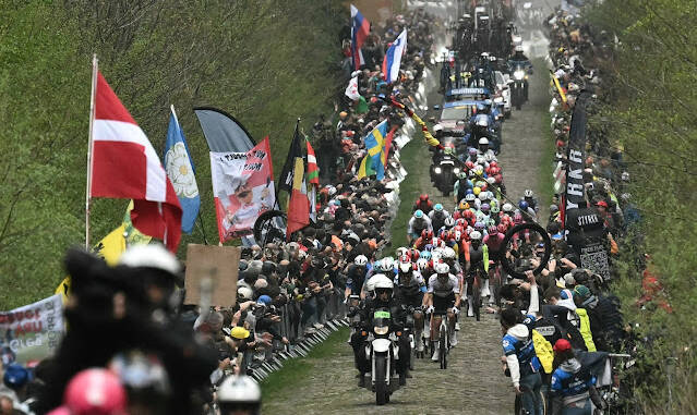 Eurosport și HBO Max dezvăluie programul primăverii în ciclism: Strade Bianche, Milano‑San Remo, Paris‑Roubaix