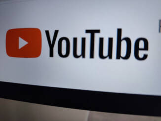 YouTube testează pe televizoare funcția conversațională AI Ask pentru interacțiuni vocale în player